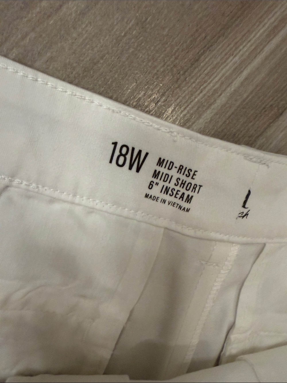 Classic White Cotton Shorts - 18W - Picture 3 of 7